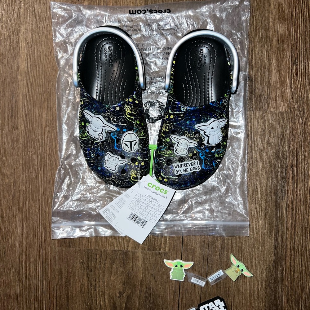 CROCS Black Star Wars